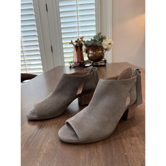 Lucky Brand Taupe Gray Suede Peep Toe Booties US 8.5 Block Heel Tie Back Cutout - Picture 2 of 10